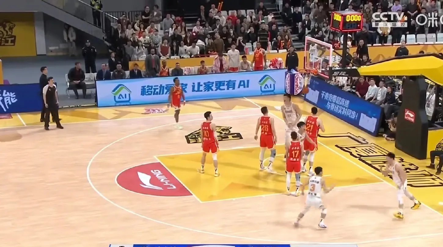 浓眉哥迎来七赛季出色发挥，拜仁观众热烈欢呼！